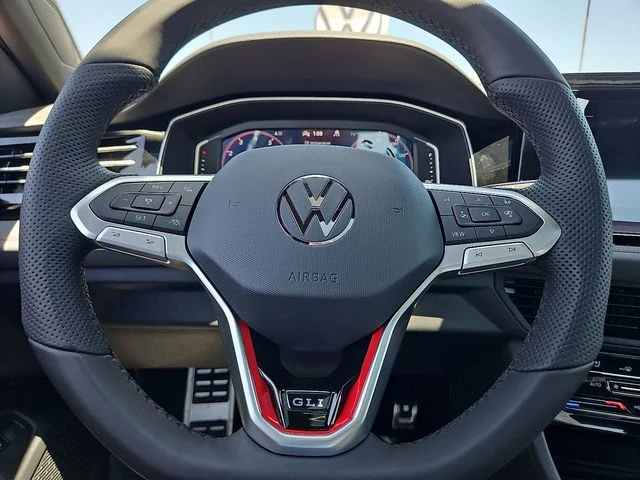 Nuevos VOLKSWAGEN JETTA GLI à Estados chez autogozo
