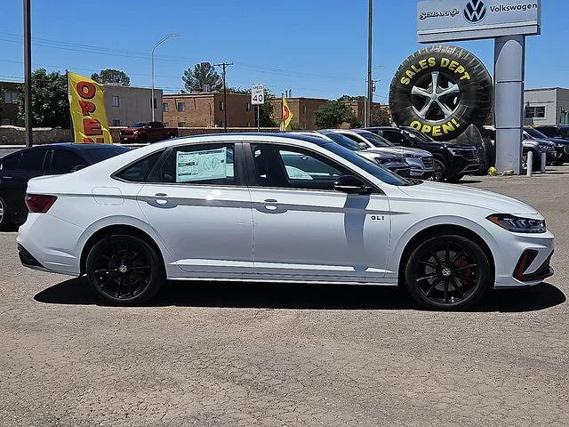 Nuevos VOLKSWAGEN JETTA GLI à Estados chez autogozo