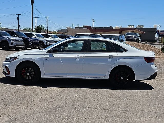 Nuevos VOLKSWAGEN JETTA GLI à Estados chez autogozo
