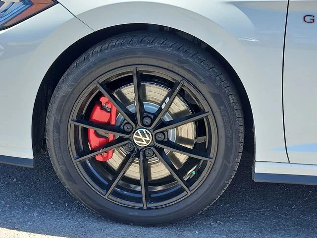 Nuevos VOLKSWAGEN JETTA GLI à Estados chez autogozo