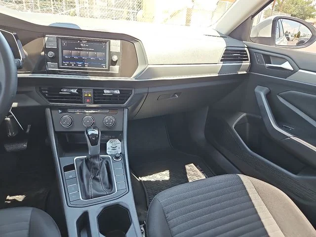 SEMINUEVOS VOLKSWAGEN Jetta a Estados en autogozo