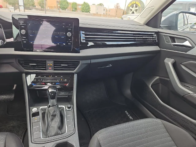 Nuevos VOLKSWAGEN JETTA à Estados chez autogozo