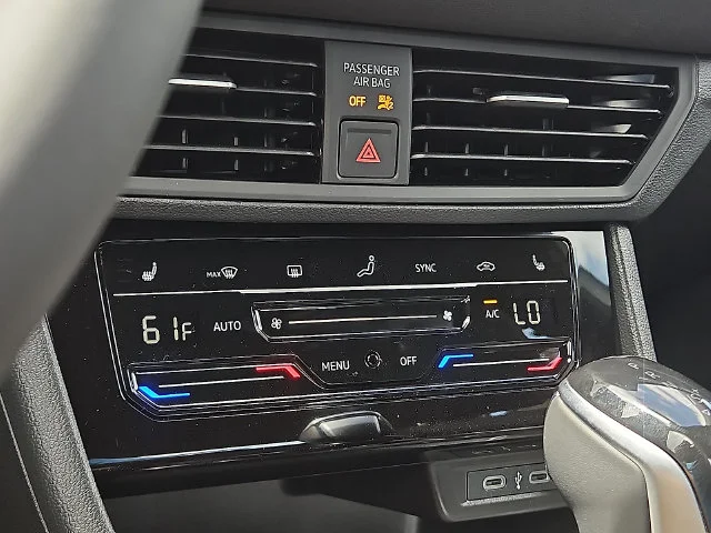 Nuevos VOLKSWAGEN JETTA à Estados chez autogozo