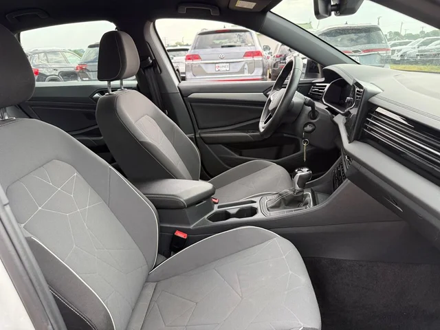 SEMINUEVOS VOLKSWAGEN Jetta a Estados en autogozo