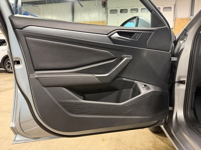 SEMINUEVOS VOLKSWAGEN Jetta a Estados en autogozo