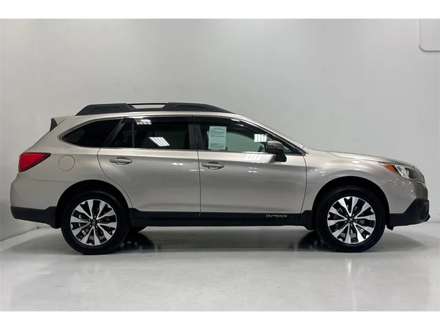 2017 Subaru Outback 2.5i photo 2