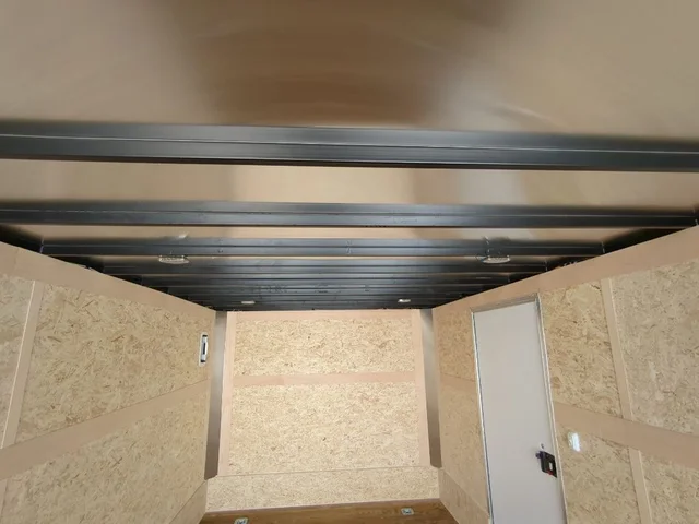 Nuevos CROSS TRAILERS 8516TA à Estados chez autogozo