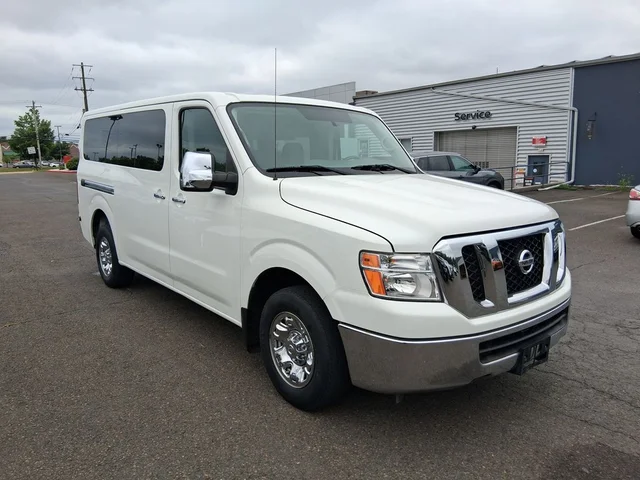 SEMINUEVOS NISSAN NV Passenger a Estados en autogozo