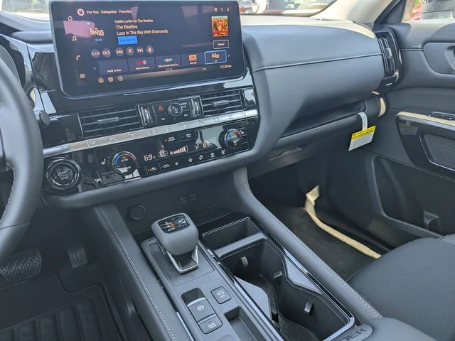 Nuevos NISSAN PATHFINDER à Estados chez autogozo