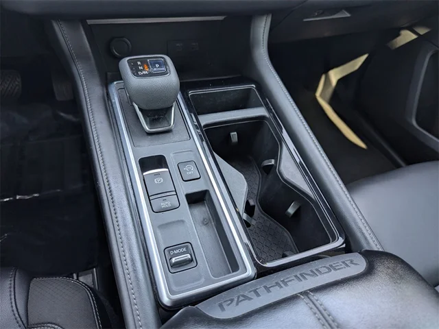 SEMINUEVOS NISSAN Pathfinder at Kennesaw, in Town Center Nissan