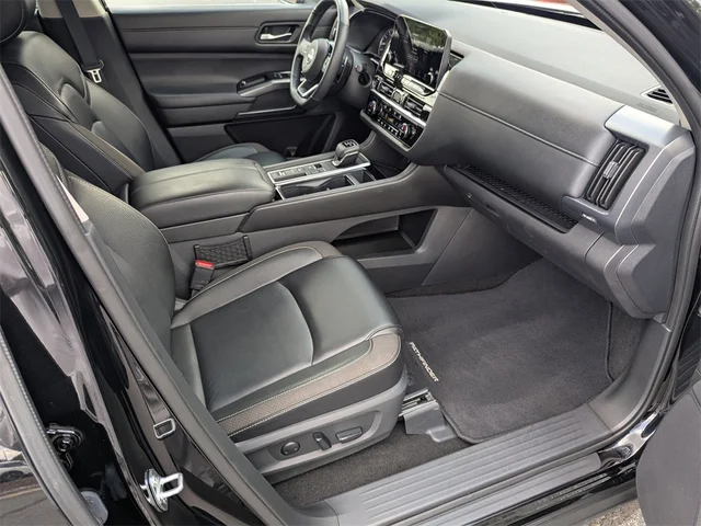 SEMINUEVOS NISSAN Pathfinder at Kennesaw, in Town Center Nissan