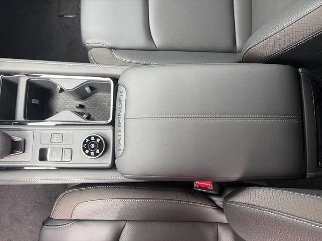 Nuevos NISSAN PATHFINDER à Estados chez autogozo