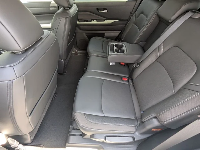 Nuevos NISSAN PATHFINDER à Estados chez autogozo