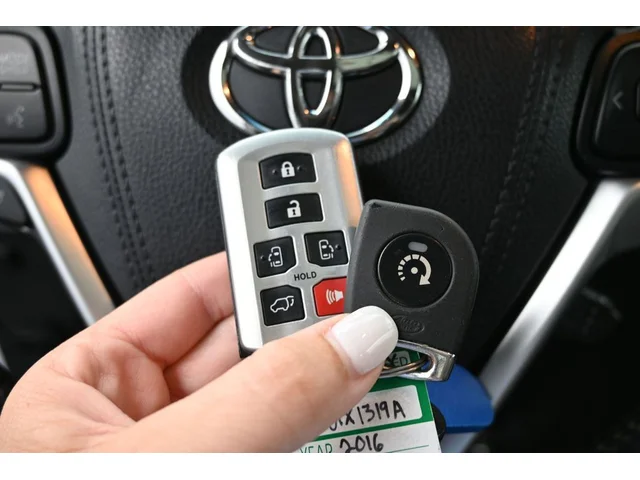 SEMINUEVOS TOYOTA Sienna a Estados en autogozo