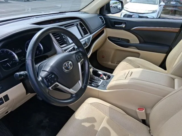 SEMINUEVOS TOYOTA Highlander a Estados en autogozo