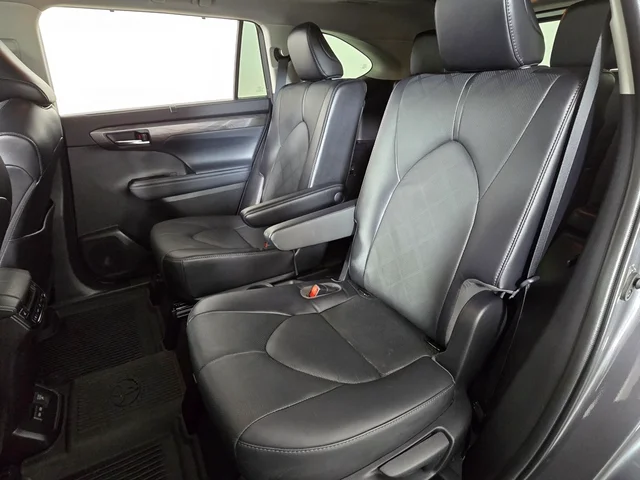 SEMINUEVOS TOYOTA Highlander Hybrid at Brainerd  in Dondelinger Chevrolet