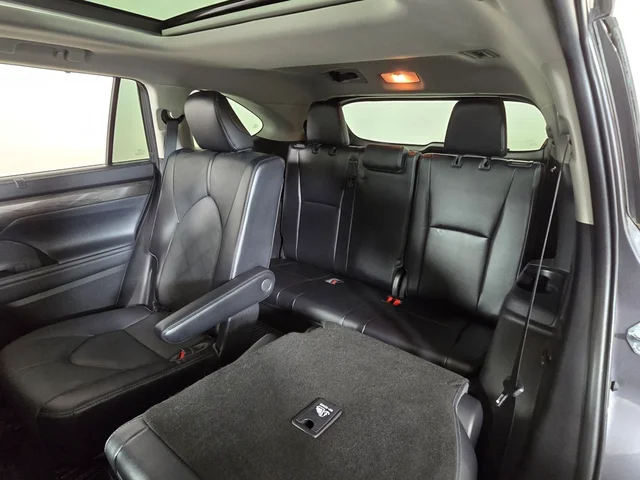 SEMINUEVOS TOYOTA Highlander Hybrid at Brainerd  in Dondelinger Chevrolet