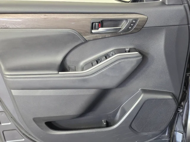 SEMINUEVOS TOYOTA Highlander Hybrid at Brainerd  in Dondelinger Chevrolet