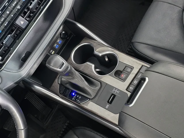 SEMINUEVOS TOYOTA Highlander Hybrid at Brainerd  in Dondelinger Chevrolet