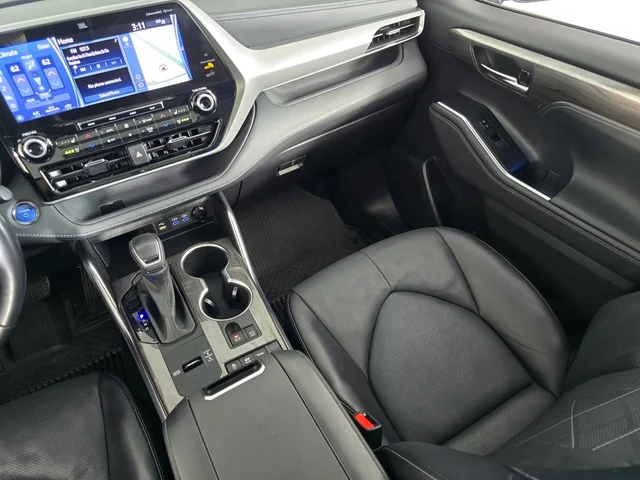 SEMINUEVOS TOYOTA Highlander Hybrid at Brainerd  in Dondelinger Chevrolet