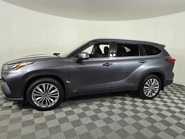 SEMINUEVOS TOYOTA Highlander Hybrid at Brainerd  in Dondelinger Chevrolet