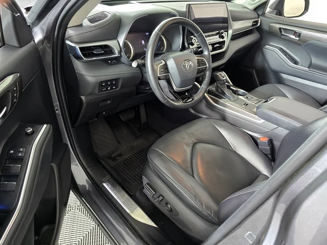 SEMINUEVOS TOYOTA Highlander Hybrid at Brainerd  in Dondelinger Chevrolet