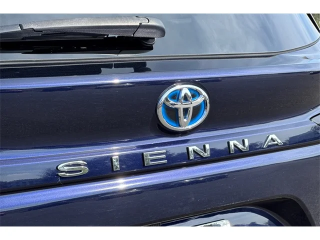 SEMINUEVOS TOYOTA Sienna at ELK GROVE in Elk Grove Buick GMC