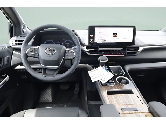 Nuevos TOYOTA SIENNA à Estados chez autogozo