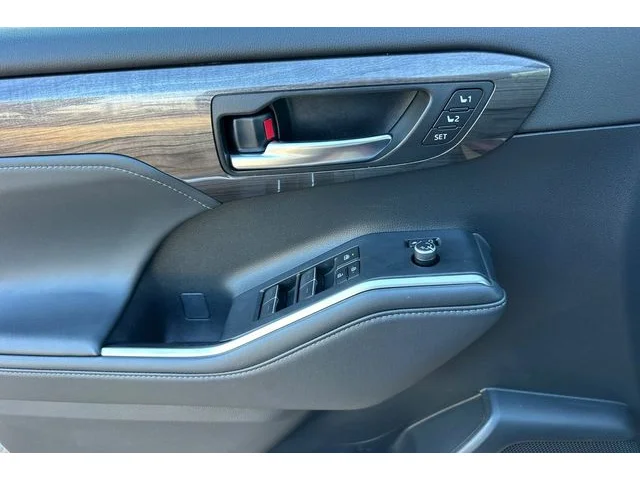 SEMINUEVOS TOYOTA Highlander at ELK GROVE in Elk Grove Buick GMC