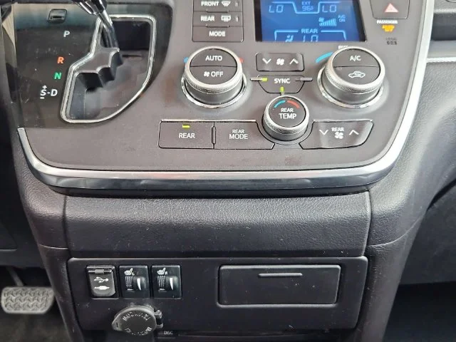 SEMINUEVOS TOYOTA Sienna a Estados en autogozo