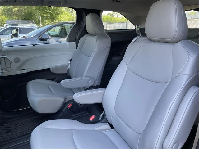 SEMINUEVOS TOYOTA Sienna a Estados en autogozo