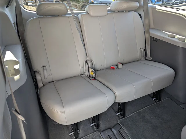 SEMINUEVOS TOYOTA Sienna at Kennesaw, in Town Center Nissan