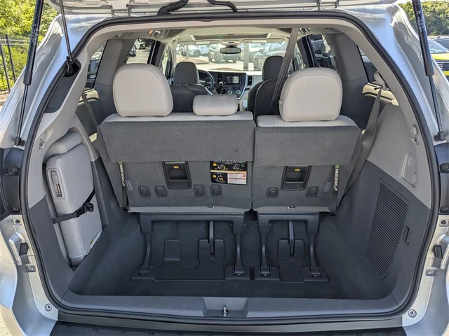 SEMINUEVOS TOYOTA Sienna at Kennesaw, in Town Center Nissan