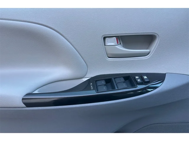 Pre-Owned TOYOTA Sienna at Anderson Honda in Palo Alto