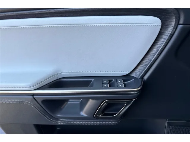 SEMINUEVOS RIVIAN R1T at ELK GROVE in Elk Grove Buick GMC