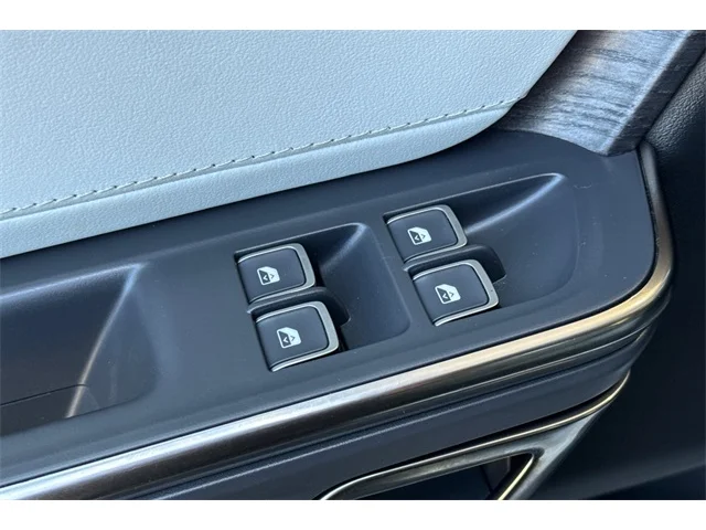 SEMINUEVOS RIVIAN R1T at ELK GROVE in Elk Grove Buick GMC