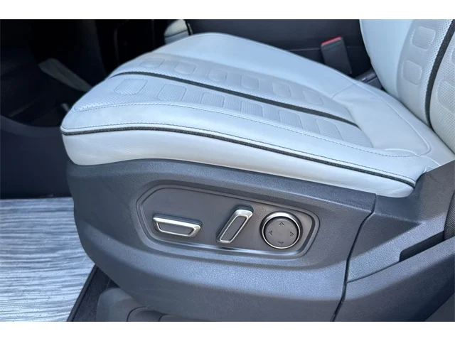 SEMINUEVOS RIVIAN R1T at ELK GROVE in Elk Grove Buick GMC