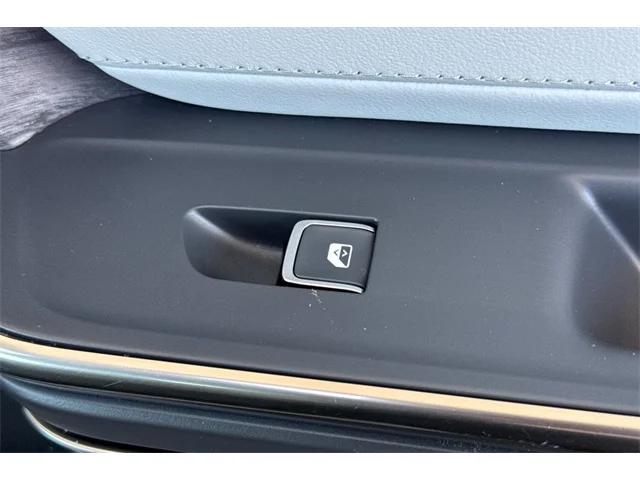SEMINUEVOS RIVIAN R1T at ELK GROVE in Elk Grove Buick GMC