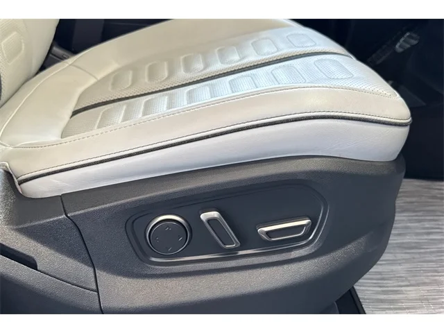 SEMINUEVOS RIVIAN R1T at ELK GROVE in Elk Grove Buick GMC
