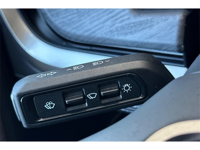 SEMINUEVOS RIVIAN R1T at ELK GROVE in Elk Grove Buick GMC