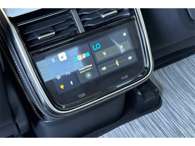SEMINUEVOS RIVIAN R1T at ELK GROVE in Elk Grove Buick GMC