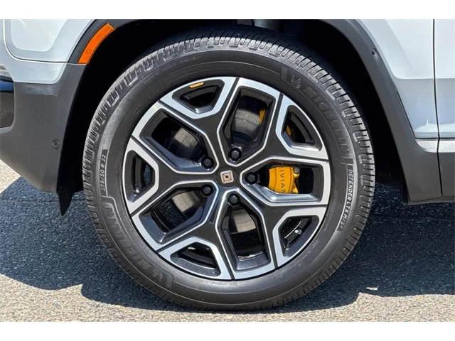 SEMINUEVOS RIVIAN R1T at ELK GROVE in Elk Grove Buick GMC