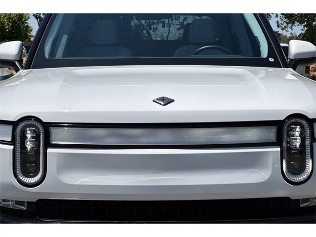 SEMINUEVOS RIVIAN R1T at ELK GROVE in Elk Grove Buick GMC