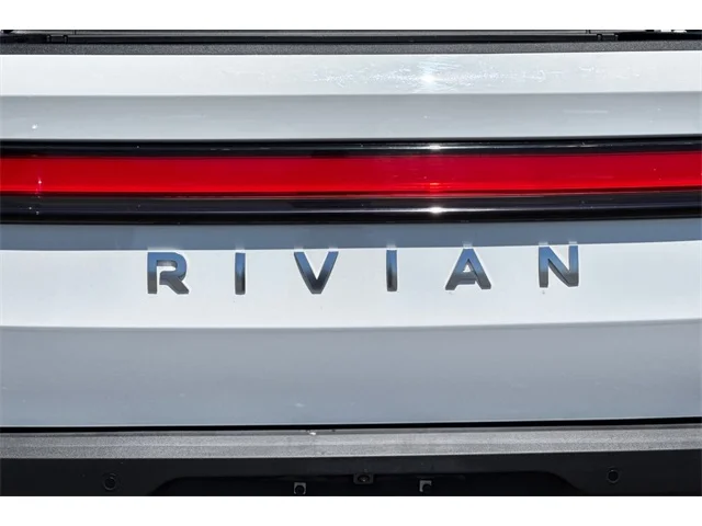SEMINUEVOS RIVIAN R1T at ELK GROVE in Elk Grove Buick GMC