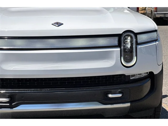 SEMINUEVOS RIVIAN R1T at ELK GROVE in Elk Grove Buick GMC
