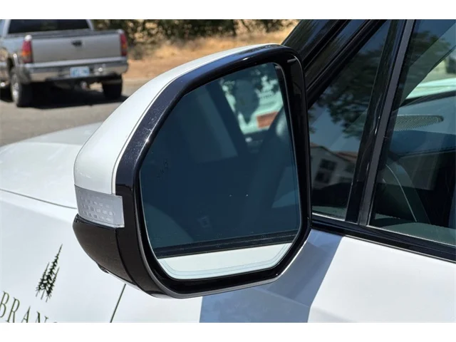 SEMINUEVOS RIVIAN R1T at ELK GROVE in Elk Grove Buick GMC