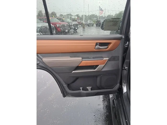 Nuevos TOYOTA SEQUOIA à Estados chez autogozo