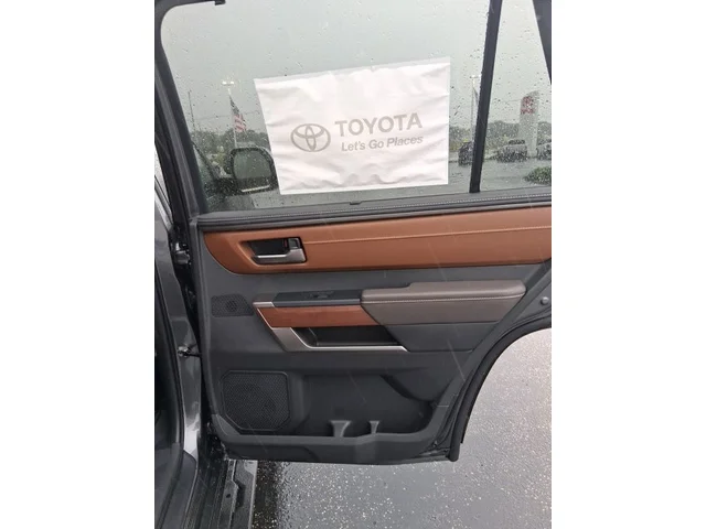 Nuevos TOYOTA SEQUOIA à Estados chez autogozo