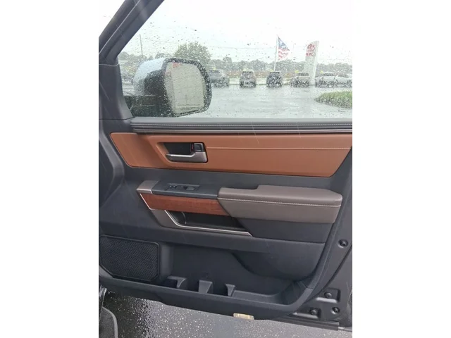 Nuevos TOYOTA SEQUOIA à Estados chez autogozo