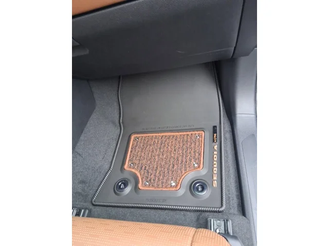 Nuevos TOYOTA SEQUOIA à Estados chez autogozo